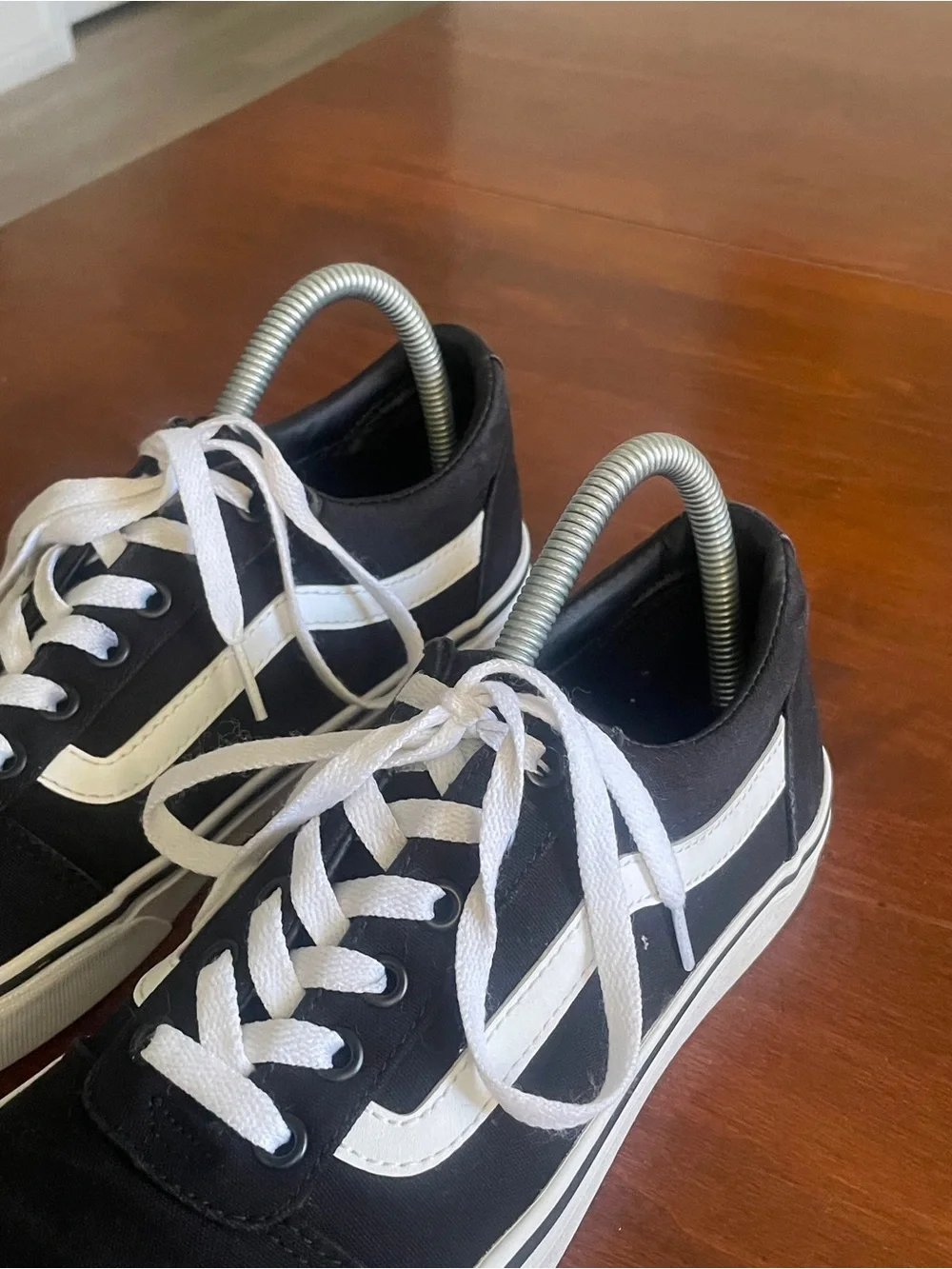 VANS Old Skool Men's Black/White Low Top Lace-Up Sneakers Solid Women’s 9.5